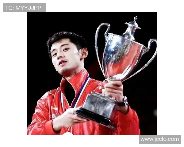 足球明星张继科高清照片展示他的风采与魅力，尽显运动员的青春活力与拼搏精神