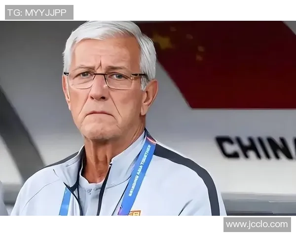 足球明星加盟球队后亲自驾车到训练场引发球迷热议